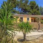 With Common Swimming-pool And Outdoor Private Area In מלון דירות 3*
