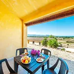 With Common Swimming-pool And Outdoor Private Area In Lejlighedshotel Badesi