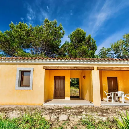 With Common Swimming-pool And Outdoor Private Area In Lägenhetshotell