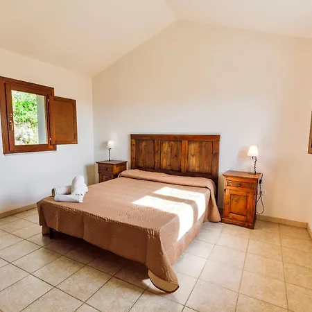 With Common Swimming-pool And Outdoor Private Area In Badesi