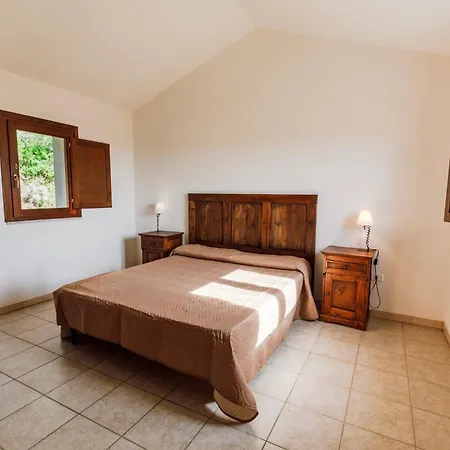 Lejlighedshotel With Common Swimming-pool And Outdoor Private Area In
