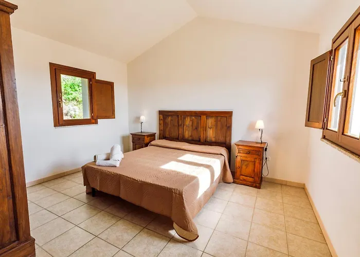 With Common Swimming-pool And Outdoor Private Area In באדזי