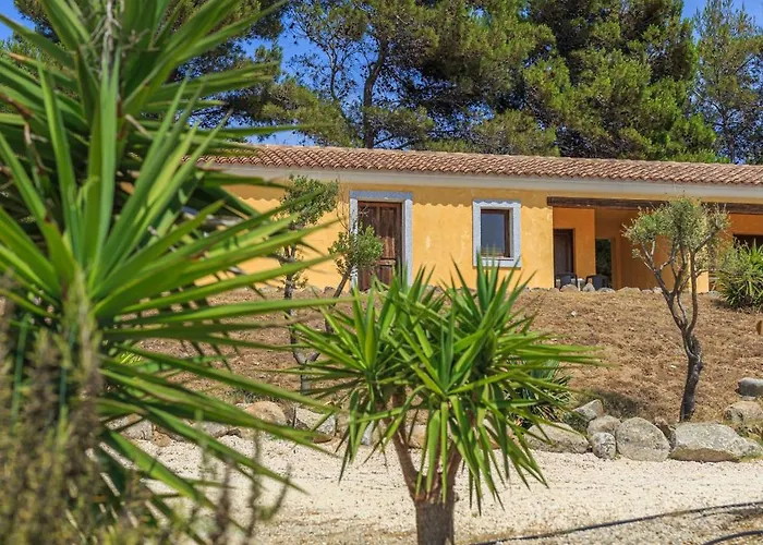 With Common Swimming-pool And Outdoor Private Area In מלון דירות 3*