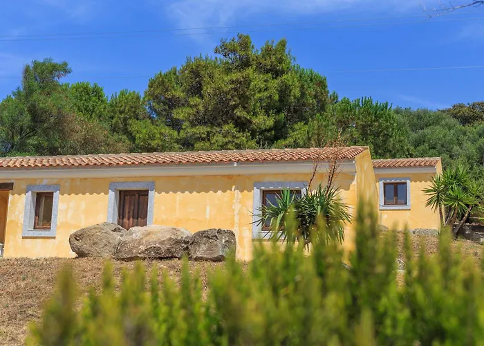 With Common Swimming-pool And Outdoor Private Area In 3* באדזי