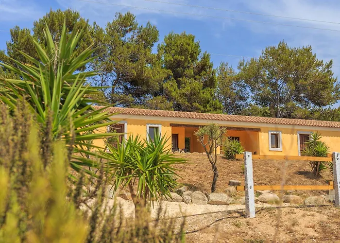 With Common Swimming-pool And Outdoor Private Area In 3* באדזי